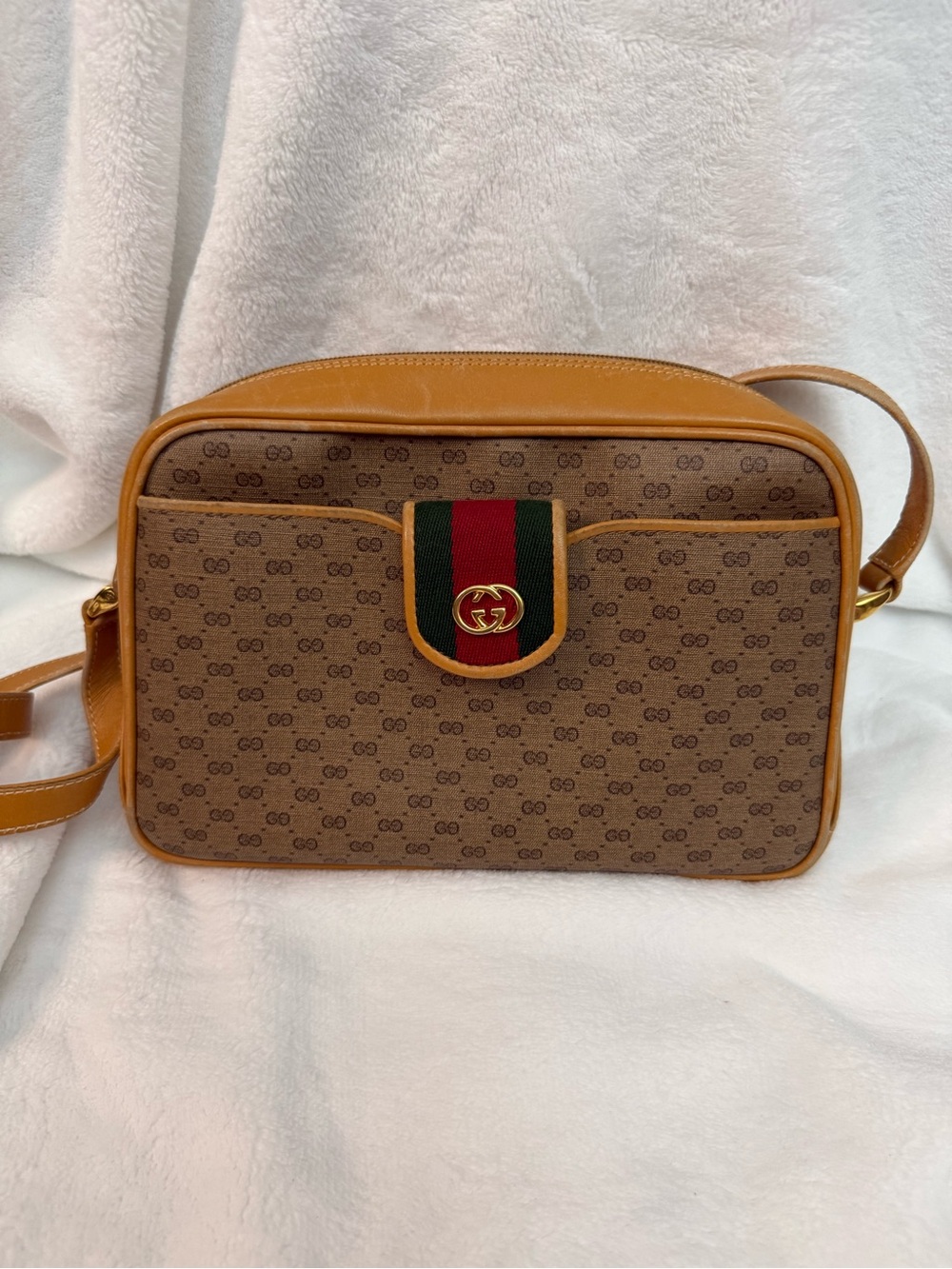 Gucci Brown GG Canvas Crossbody with Red and Green Web - Picture 2 of 14